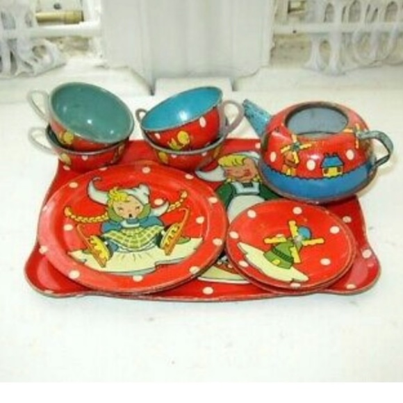 1940-50s Ohio Art #150 Dutch Winter 15-pc Child’s Tin Tea Set